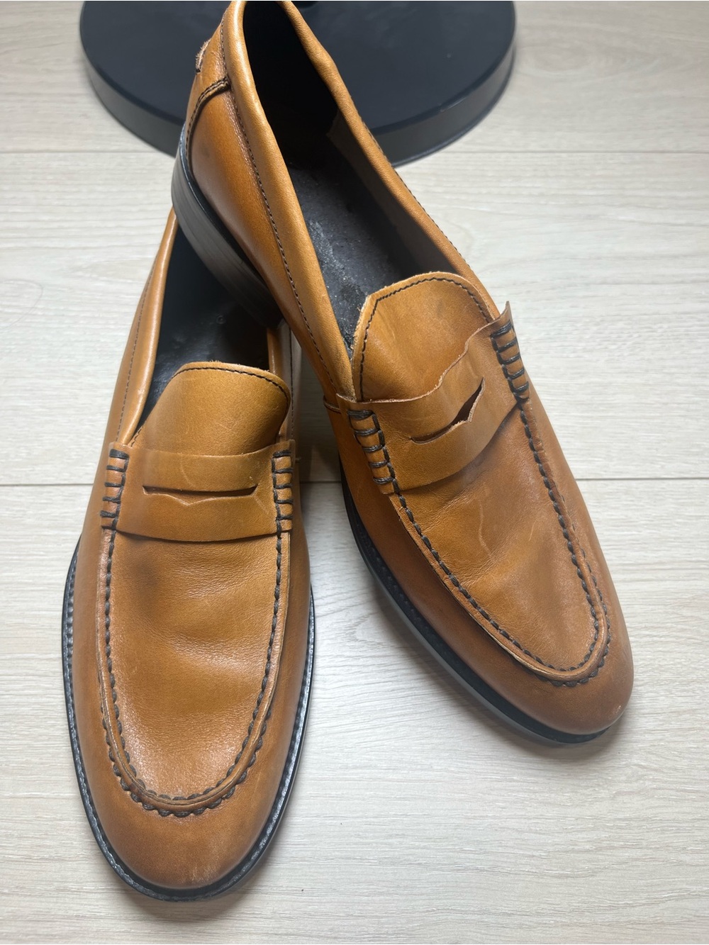 Banana republic Men's Tan Leather Penny Loafers Dress Shoes 8.5 insole needed